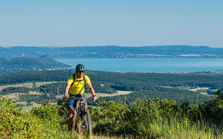 eBike-os csapatépítés a Balatonnál: Élmények, Egészség és Fenntarthatóság